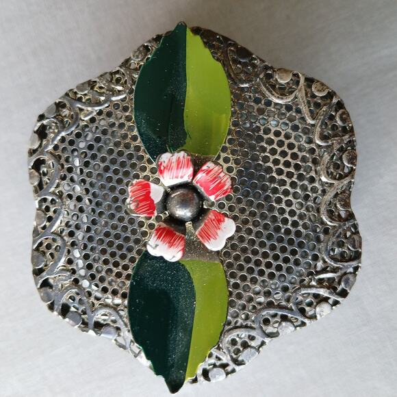 Vintage Filigree Metal Flower Top Box 2.5" diameter jewelry potpourri storage - Picture 7 of 10